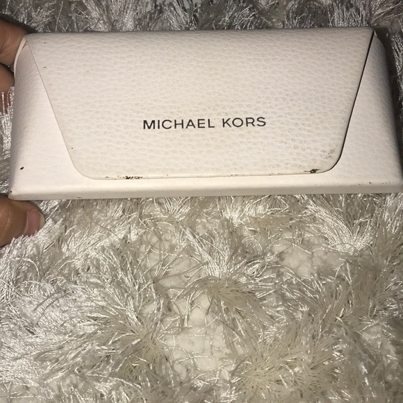 Michael Kors Sunglass plus case - Picture 4 of 4